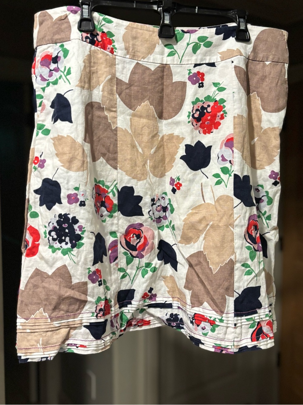 Boden White Floral-Print Mini Skirt with Navy & Beige Leaves